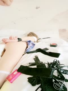 ✿海角❤️迷奸大神✿ 淫魔摄影师下yao迷奸约拍学妹 中途疼醒强烈反抗 捆绑玩弄SM调教肛塞滴蜡 肏入滚烫紧致嫩穴瞬间秒射